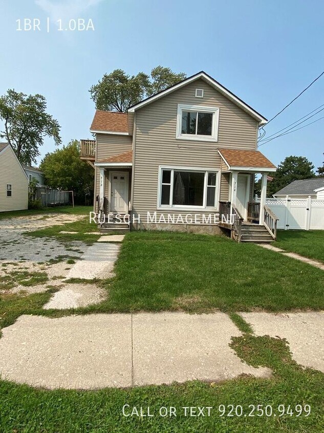 Primary Photo - Cozy 1 Bedroom 1 Bath Upper Apartment Avai...