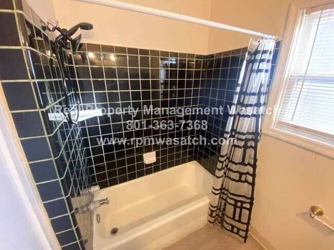 Building Photo - 1480 S Green St