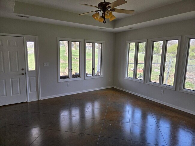 Building Photo - 9424 N Boatman Hill Rd
