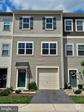 Building Photo - 215 Crofton Ct