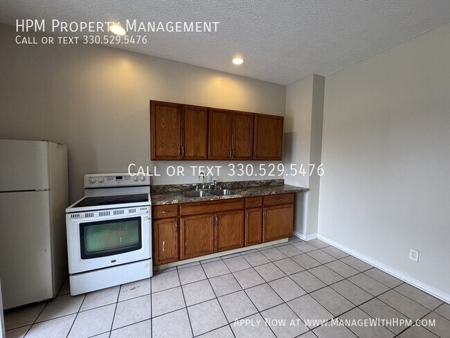 Building Photo - 2722 Lincoln Way E