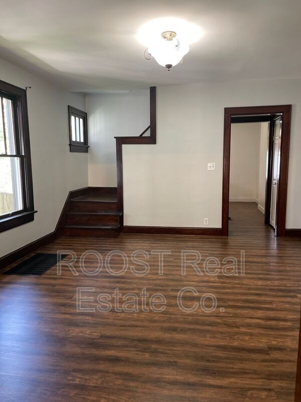 Building Photo - 147-149 E. Markison Ave