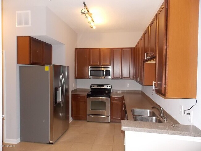 Foto del edificio - 7039 Deer Lodge Cir