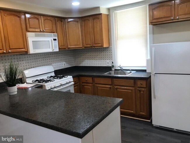 Foto del edificio - 7826 Westview Ave