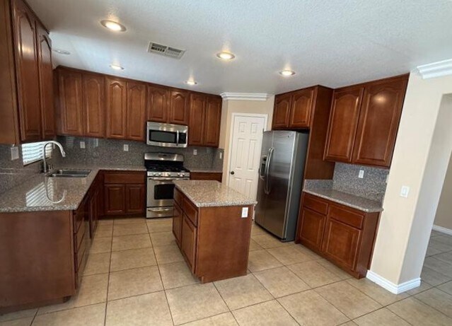 Foto del edificio - 5565 Golden Palms Ct