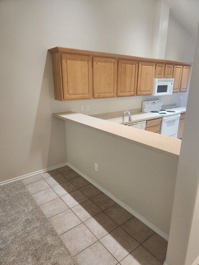 Building Photo - h7002