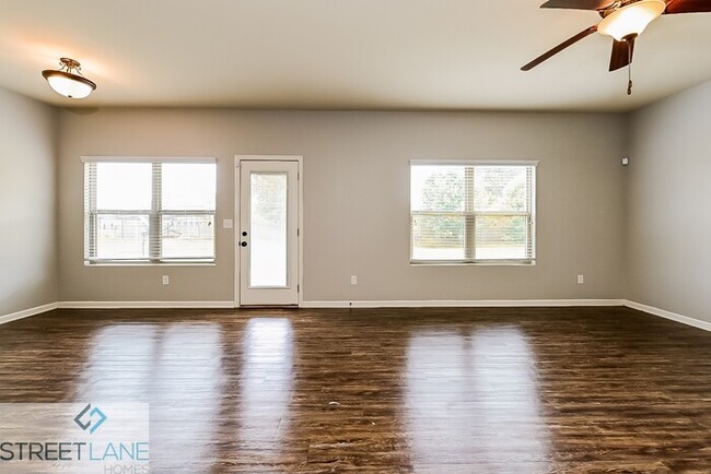 Building Photo - Charming 4 Bedroom in McDonough!