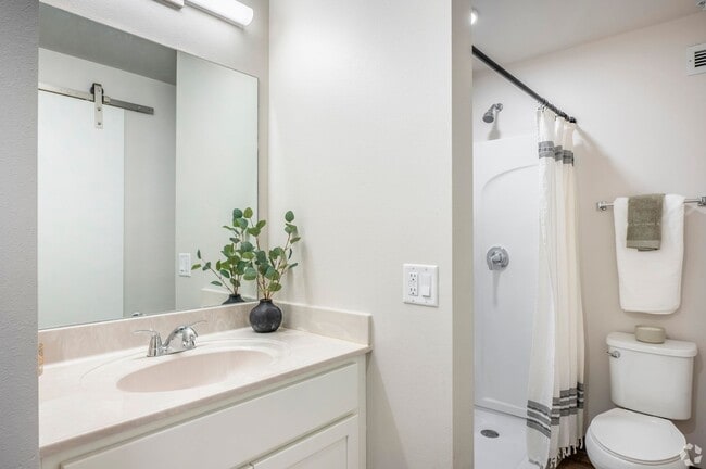 Interior Photo - Sandburg Studios
