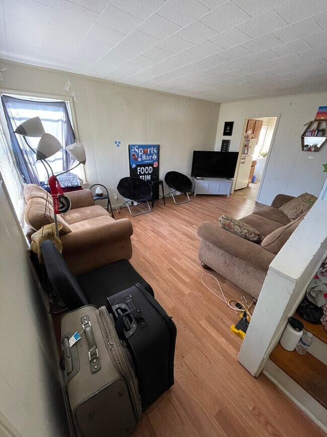 6 Lynwood Dr, Willimantic, CT 06226 House Rental in Willimantic, CT