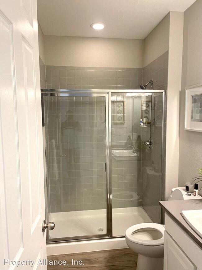 Foto del edificio - 5 br, 3 bath House - 24064 E. Euclid Avenue