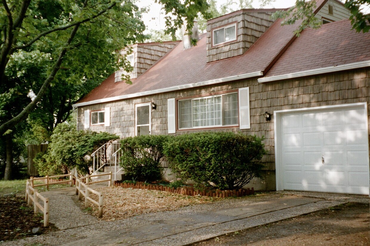 741 Taylor Ave, East Patchogue, NY 11772 House Rental in East