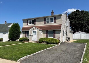 Building Photo - 30 Castle Ln