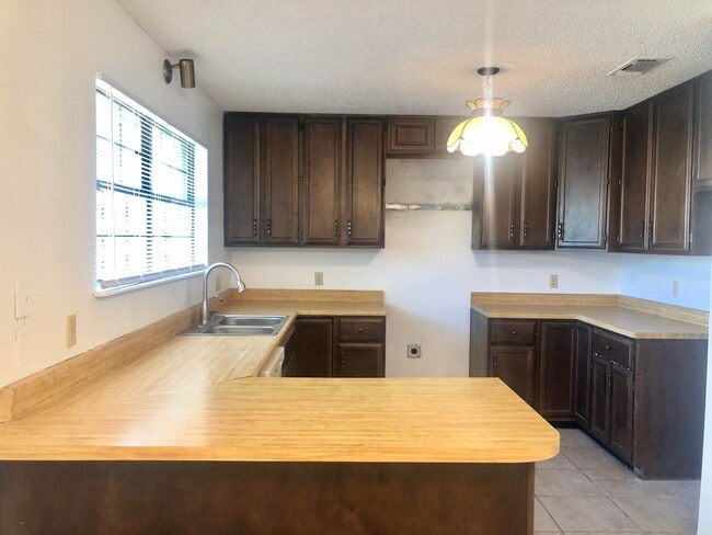 Foto del edificio - Pre leasing now for 4/1/2026