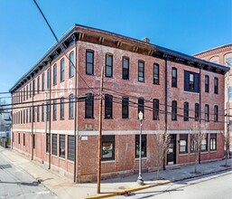 Building Photo - 548 Roosevelt Ave