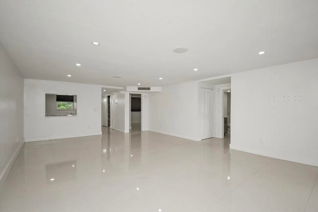 Building Photo - 10110 Boca Entrada Blvd