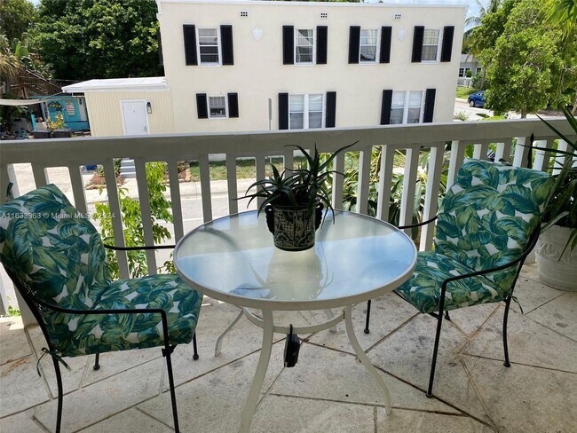 Building Photo - 612 2nd Ave S