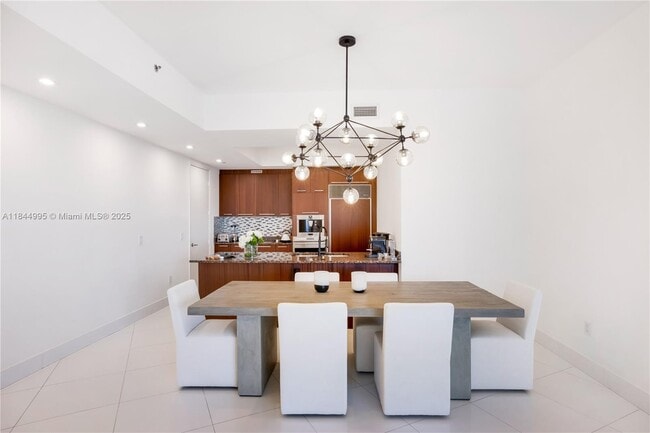 Building Photo - 15901 Collins Ave
