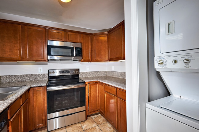 Newly renovated kitchens - Garden Park Apartment Homes