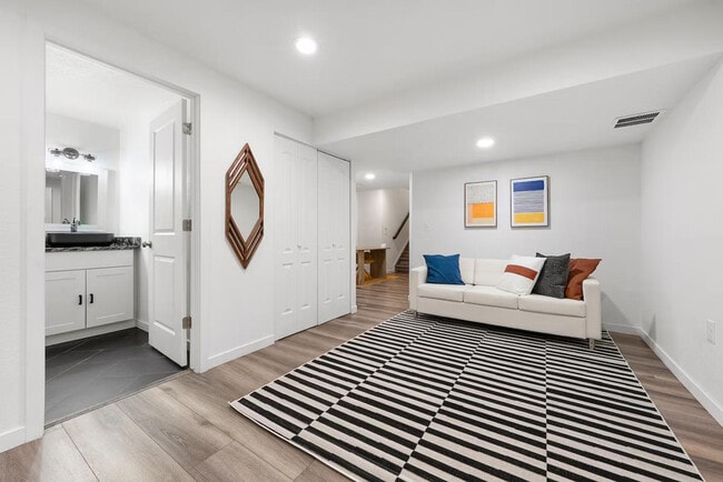 Building Photo - 10280 Yampa St