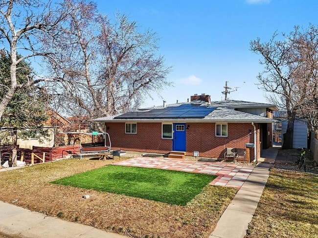 Building Photo - 5 bedroom and 4 bathrooms!! University Hill