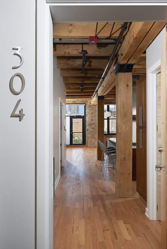 Foto principal - 154 W Hubbard St