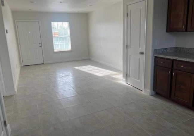Building Photo - 2802 Pecan St