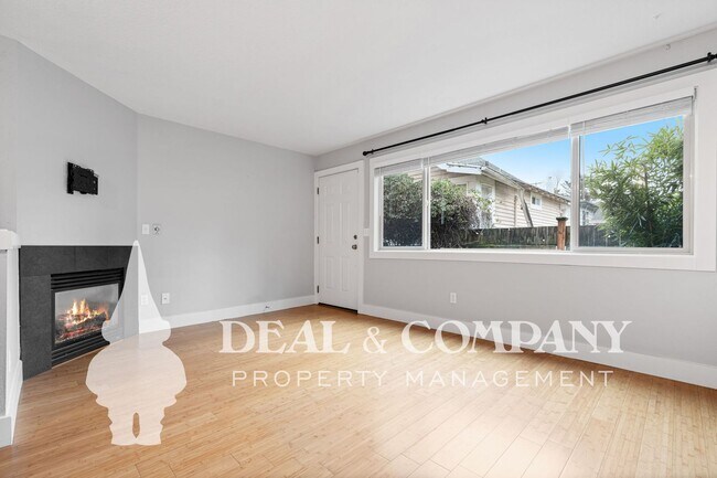 Building Photo - Close-in SE Portland 2 bed/1 bath Condo.