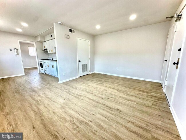 Foto del edificio - 4401 Sheffield Ave