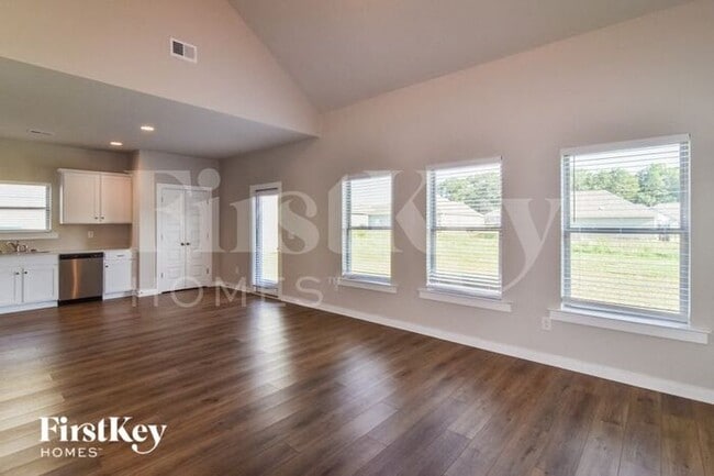 Building Photo - 135 Avalon Wy