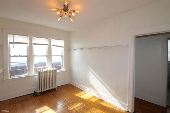 Building Photo - 497 Prentis St