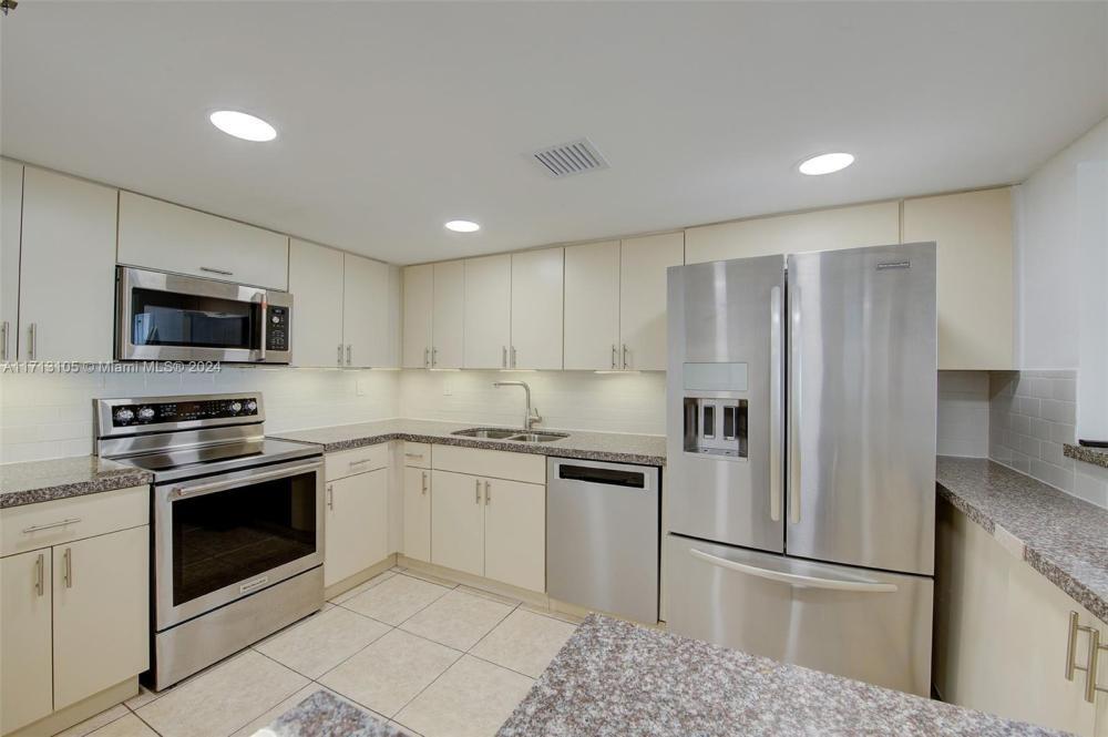 Foto principal - 2 bedroom in Miami FL 33179