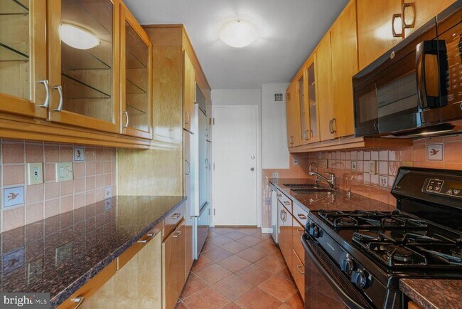 Foto del edificio - 10401 Grosvenor Pl