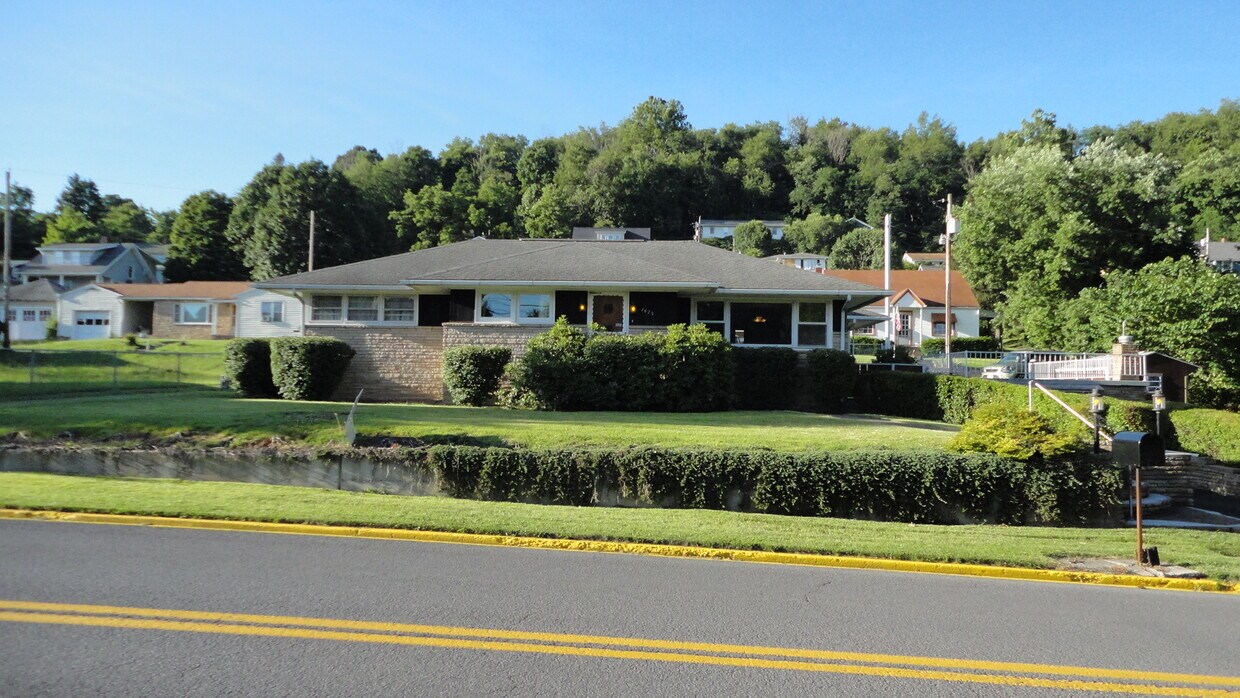 1473 Sabraton Ave, WV 26505 House for Rent in