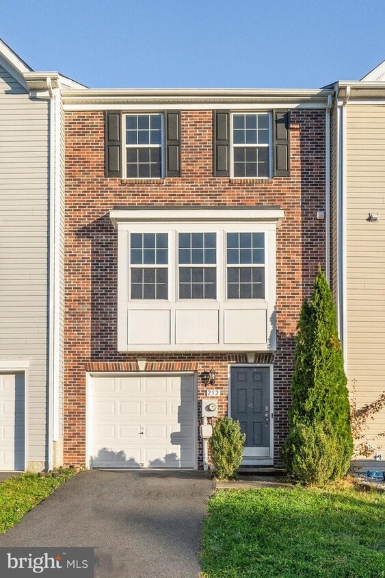 252 Rumbling Rock Rd, Hedgesville, WV 25427 Townhome Rentals in