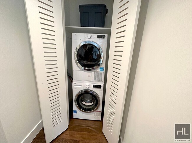 Foto del edificio - East 44th Street / Elegant 1-Bedroom in Tu...