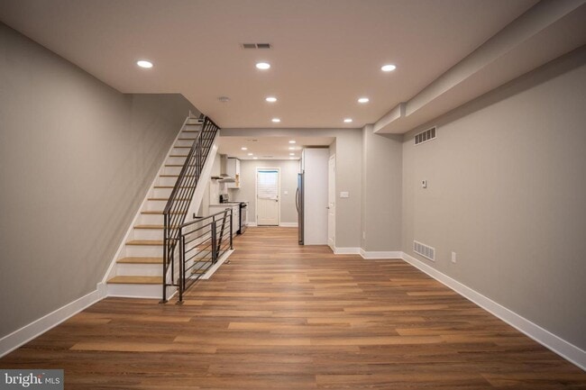 Building Photo - Large 3 bedroom with powder room on 1st fl