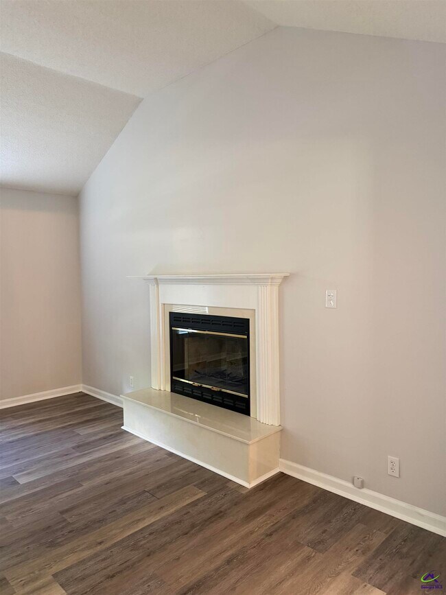 Foto del edificio - 107 Barrington Pl N