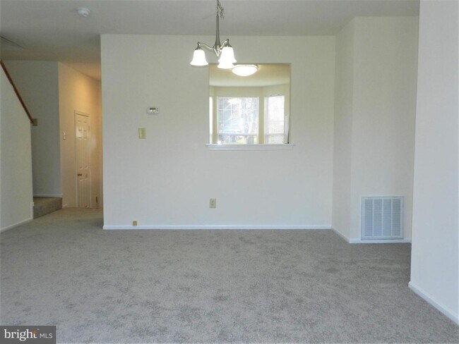 Building Photo - 304 Pinnacle Dr