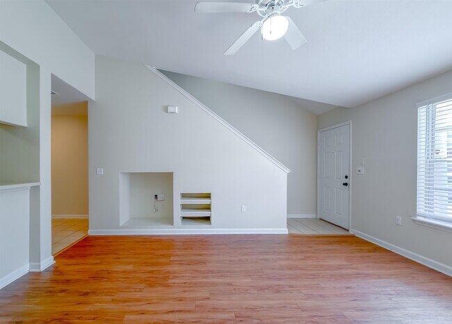 Building Photo - 4434 Gearhart Rd