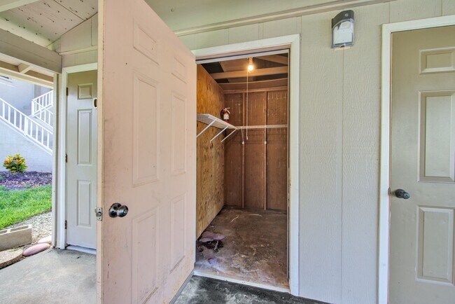 Foto del edificio - Bright and Spacious 2 Bedroom Condo in Spanish Pines