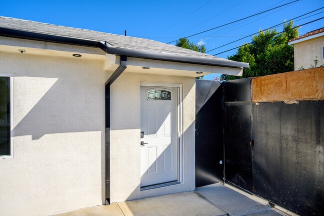 Foto del edificio - 14302 Van Nuys Blvd