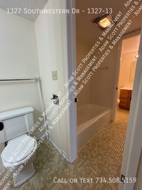 Foto del edificio - 1327 Southwestern Dr