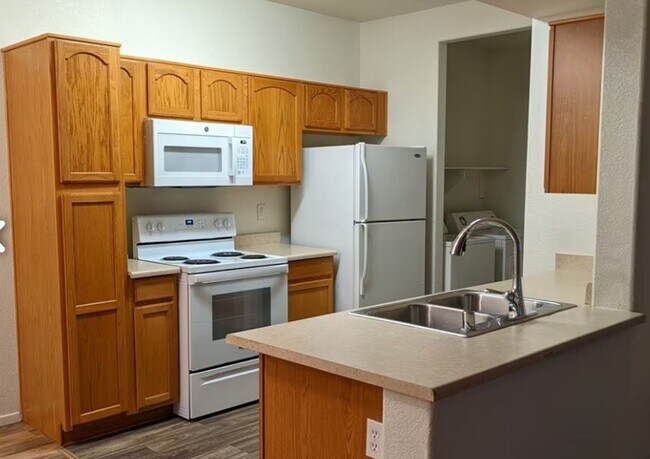 Foto del edificio - 41410 Juniper St