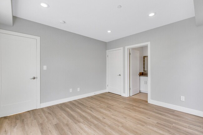 Building Photo - 523 N Hobart Blvd