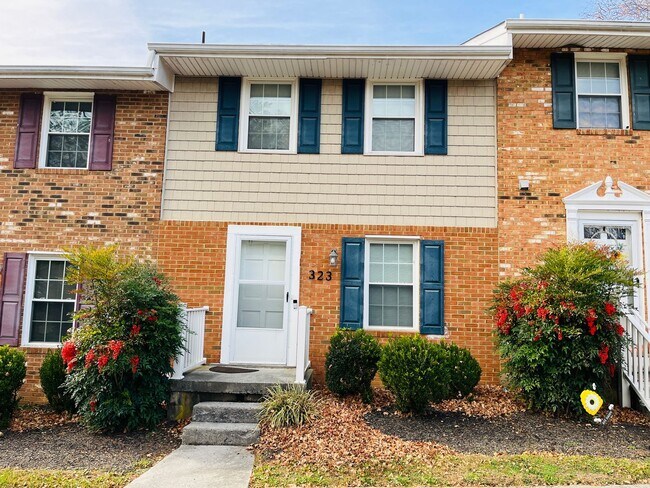 2 Bedroom, 1.5 Bath Townhouse - 2 Bedroom, 1.5 Bath Townhouse