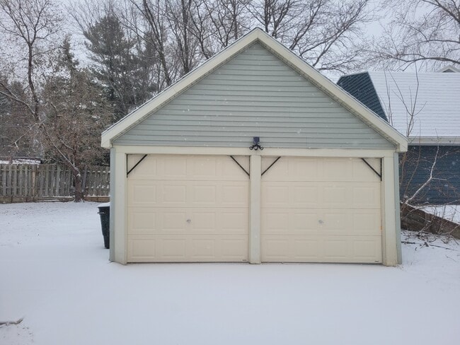 Building Photo - 1281 S Monroe Ave