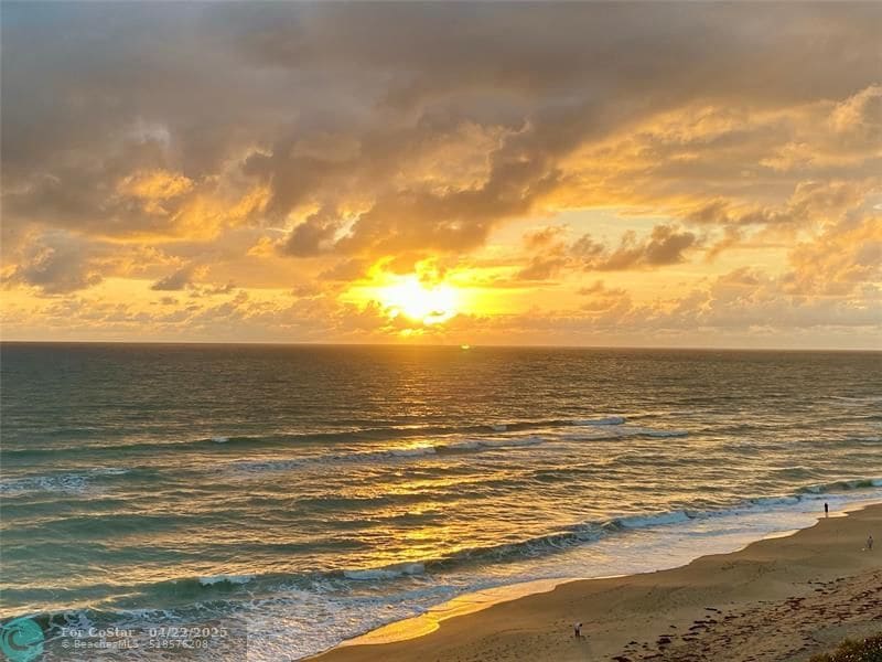 Primary Photo - 9900 S Ocean Dr