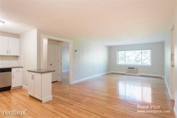 Building Photo - 61 Moraine St