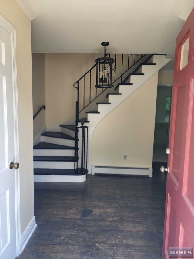 10 E Brook Dr, Paramus, NJ 07652 House for Rent in Paramus, NJ