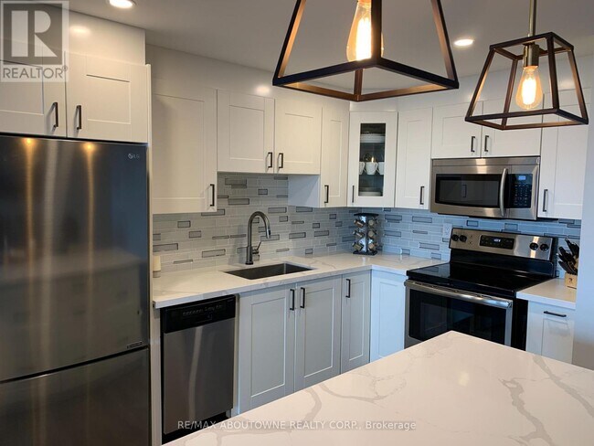 Building Photo - 2263 Marine Dr